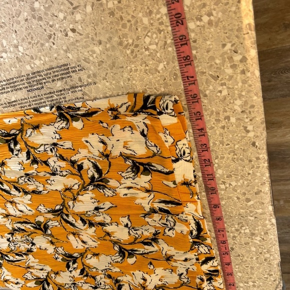 ICHI Women's yellow, white and black crêpe pull on stretch skirt - Picture 9 of 11